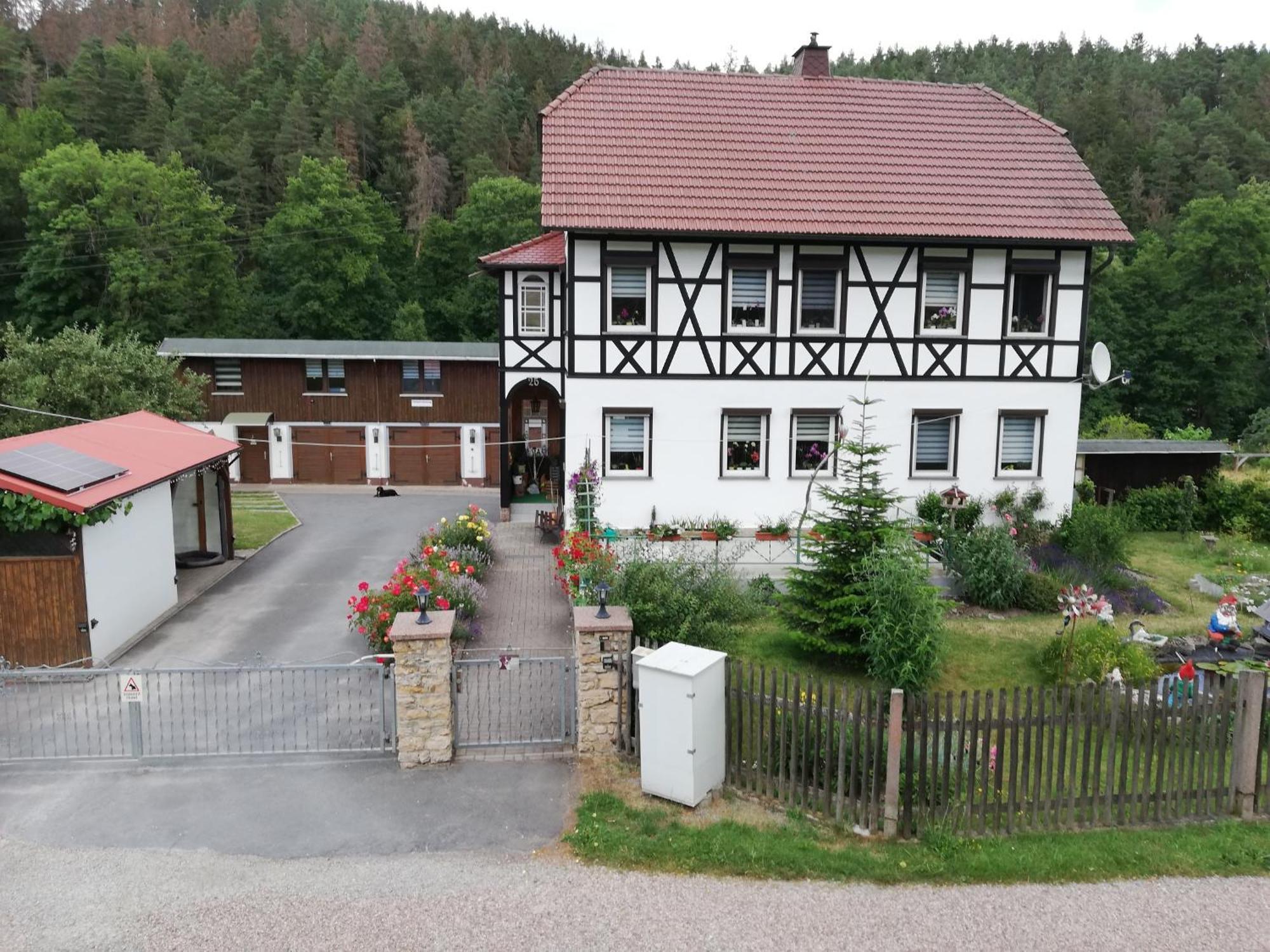 Fewo An Der Klosterruine Paulinzella Mit Kostenfreien Parkplatz Und Wlan Екстериор снимка