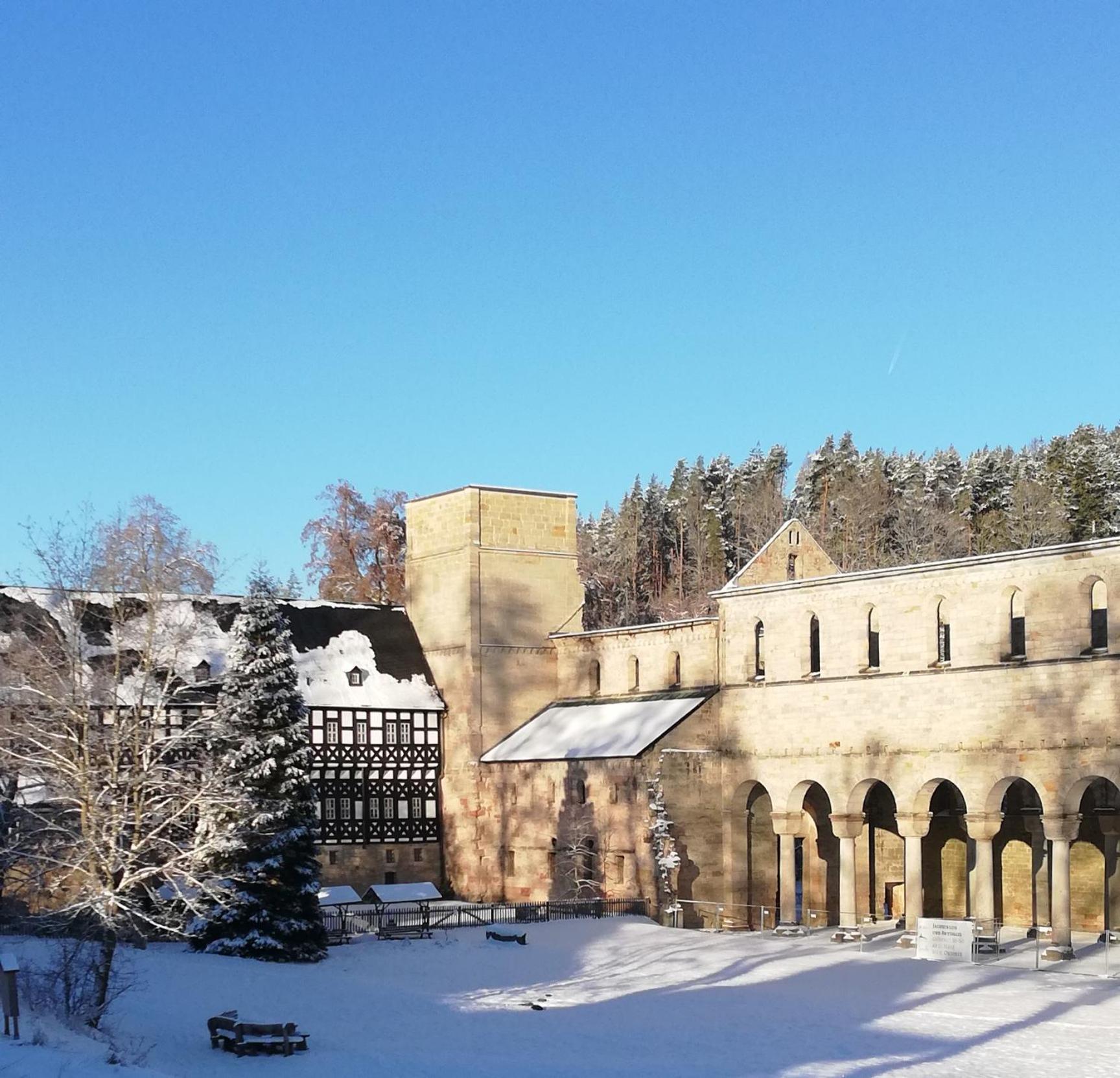 Fewo An Der Klosterruine Paulinzella Mit Kostenfreien Parkplatz Und Wlan Екстериор снимка